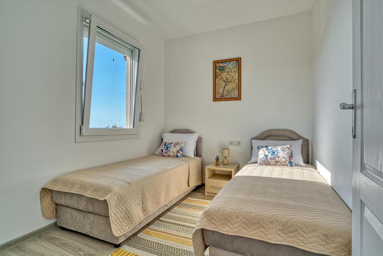 Two Bedroom House With Sea View Maj บุลยาริทซา ภายนอก รูปภาพ